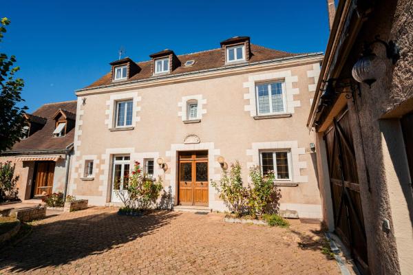 A la foto es mostra l'objecte RELAIS SAINT JACQUES situat a la ciutat de Amboise.
