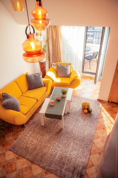 Na fotografii je vidět objekt Pumpkin Spiced Suite with Own Parking and Office Setup nacházející se ve městě Sofie.