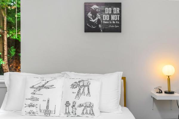 Auf dem Foto ist das Objekt Yoda's Swamp Suite in der Stadt Seattle zu sehen.
