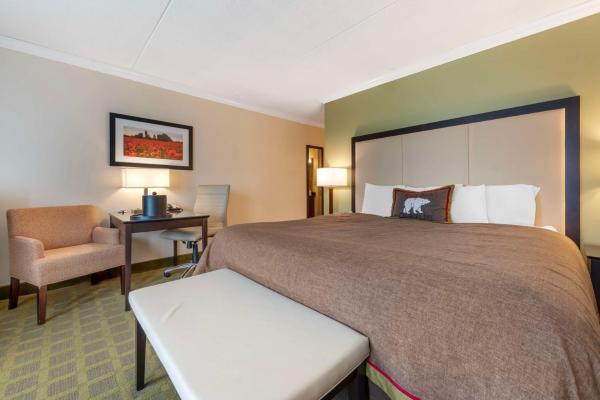 Best Western Plus White Bear Country Inn - Saint Paul, MN
