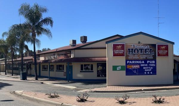 The photo shows the Paringa Hotel Motel located in the city of Paringa.