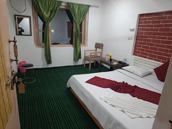 A la foto es mostra l'objecte Shamus Javed Homestay situat a la ciutat de Srinagar.