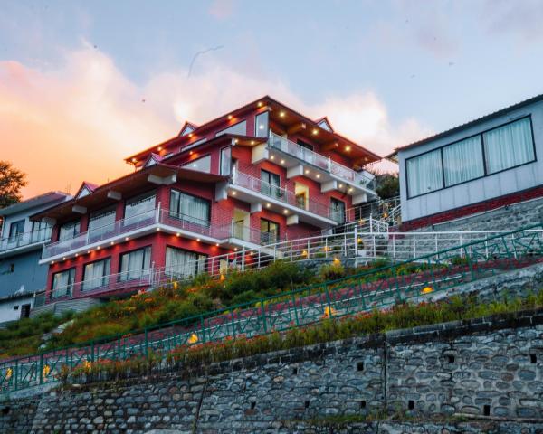 На фото показан объект Aaryam Resort, Auli, расположенный в городе Джошимат.
