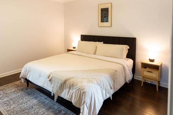 Photo 9 : Styled, cozy residential retreat near town center