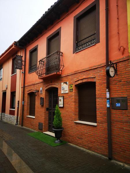A la foto es mostra l'objecte Casa Rural Las Singer situat a la ciutat de Villafañé.