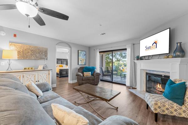A la foto es mostra l'objecte Swanky Sanctuary condo situat a la ciutat de Branson.