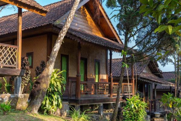 A la foto es mostra l'objecte idjen Resto & Guest House deluxe situat a la ciutat de Jambu.