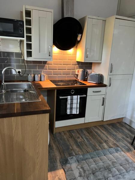 På billedet ses objektet Stonebarn Lane One Bed beliggende i byen Halton.