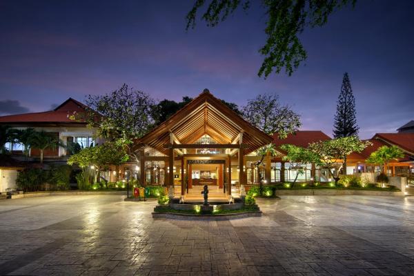 A la foto es mostra l'objecte Grand Istana Rama Hotel situat a la ciutat de Kuta.