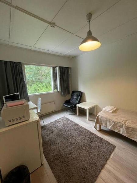 A la foto es mostra l'objecte Kotimaailma, Hostel Kivikkotie (room 6) situat a la ciutat de Vantaa.