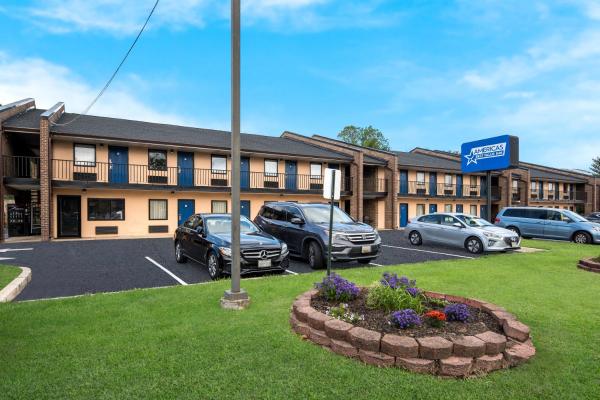 Na zdjęciu widoczny jest obiekt Americas Best Value Inn Laurel położony w mieście Laurel.
