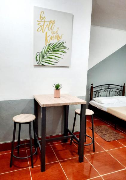 Foto 3: Studio type unit - Host Homes Apitong