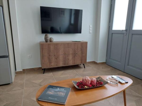 På billedet ses objektet Central Apartment in Ermoupolis beliggende i byen Ermoupoli.