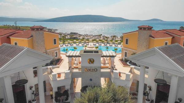 Na fotografii je vidět objekt Cocos The Club Solto nacházející se ve městě Alaçatı.