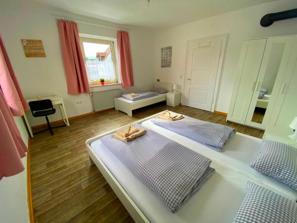 På billedet ses objektet Ferienzimmer Fischach beliggende i byen Fischach.