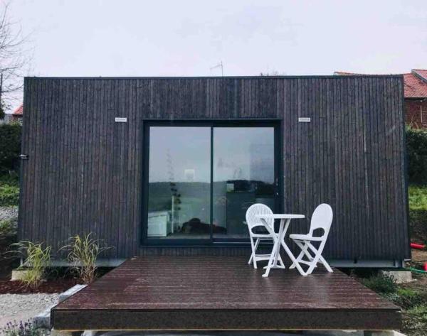 På bildet vises objektet Tiny house à la campagne som ligger i byen Dimont.