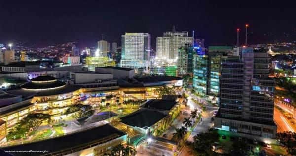 På billedet ses objektet Mabolo garden flat a9 Rooftop Pool Shortwalk to Ayala Mall beliggende i byen Dita.