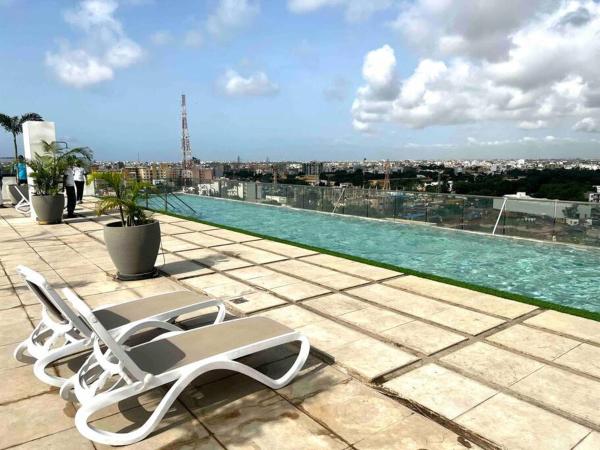 A la foto es mostra l'objecte Luxurious Apt with Rooftop Pool situat a la ciutat de Leclerc.