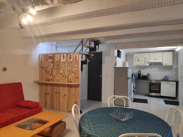 A la foto es mostra l'objecte Maison 4 personnes situat a la ciutat de Caillac.