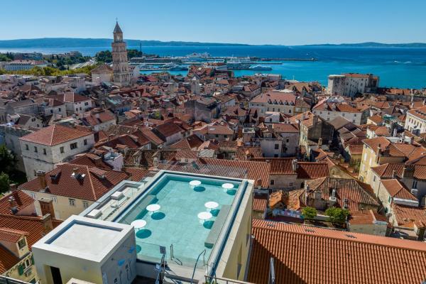 En la foto se muestra el objeto Cornaro Hotel ubicado en la ciudad de Split.
