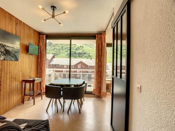 Na zdjęciu widoczny jest obiekt Studio cosy avec balcon exposition ouest, skis aux pieds, proche commerces, pour 4 personnes - FR-1-416-100 położony w mieście La Toussuire.