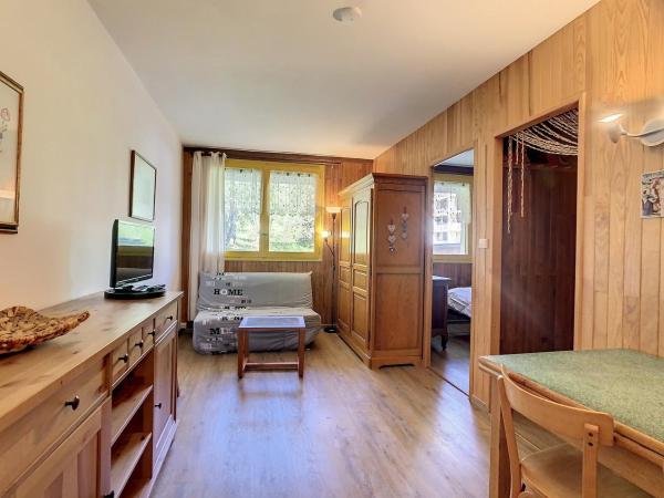 Na zdjęciu widoczny jest obiekt Appartement familial 6 pers, 2 ch, au cœur station, 50m des pistes, commerces à proximité - FR-1-416-113 położony w mieście La Toussuire.