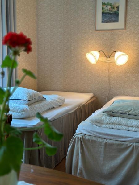 A la foto es mostra l'objecte Officersvillorna, Älvkarleby Vandrarhem situat a la ciutat de Söderfors.