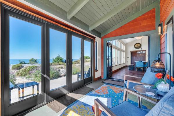 På bilden syns objektet Dream Weaver House with Hot Tub and Ocean View! som ligger i staden Philo.