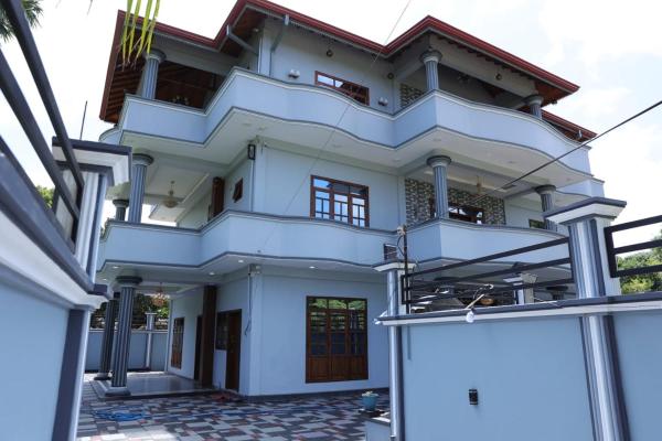 A la foto es mostra l'objecte Hajiz Palace situat a la ciutat de Jaffna.