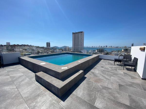 A la foto es mostra l'objecte Condo in El Centro Near Malecon! situat a la ciutat de Mazatlán.