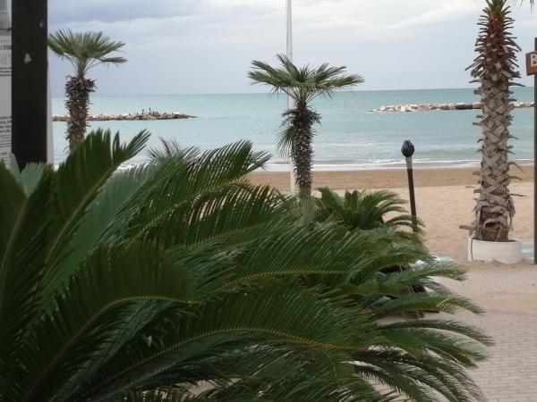 Na foto é possível ver o objeto Casa di Giorgio localizado na cidade de Pesaro.