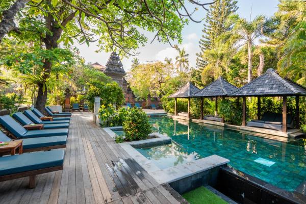 A la foto es mostra l'objecte Bali Garden Beach Resort situat a la ciutat de Kuta.