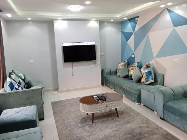 Nella foto è visibile l'oggetto Luxury furnished new apartment al muhandessin شقة جديدة مفروشة سوبر لوكس المهندسين جامعة الدول situato nella città di Il Cairo.