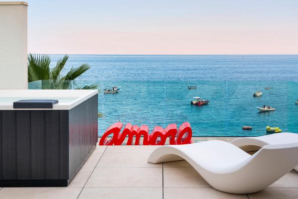 A la foto es mostra l'objecte Peppina Terrace situat a la ciutat de Letojanni.