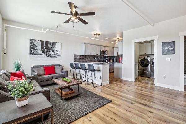 På billedet ses objektet Mountain-View Deck Stylish Virginia City Apt! beliggende i byen Virginia City.