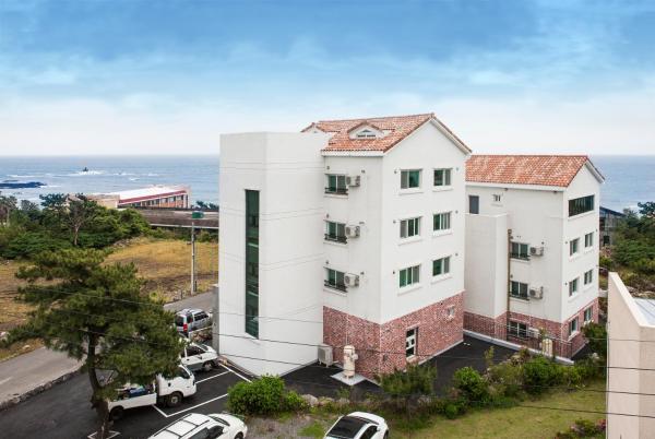 The photo shows the Jeju Aria Pension located in the city of Namwon.