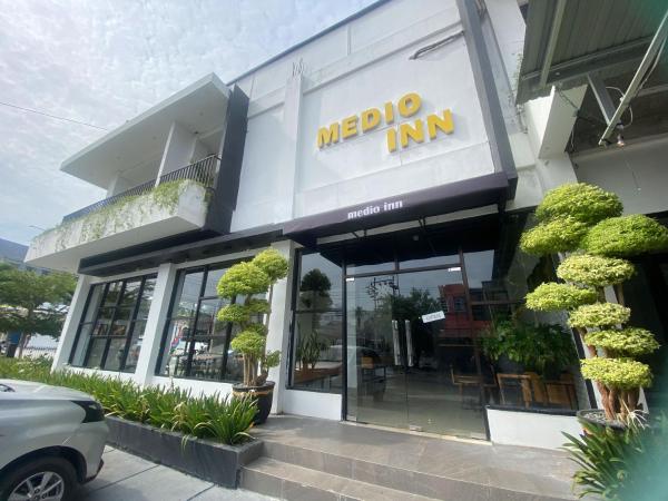 A la foto es mostra l'objecte Urbanview Hotel Medio Inn Palu by RedDoorz situat a la ciutat de Biromaru.