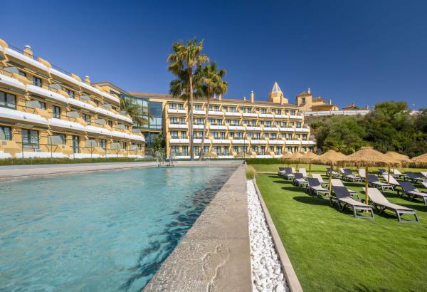 The photo shows the Barceló Jerez Montecastillo & Convention Center located in the city of Jerez.