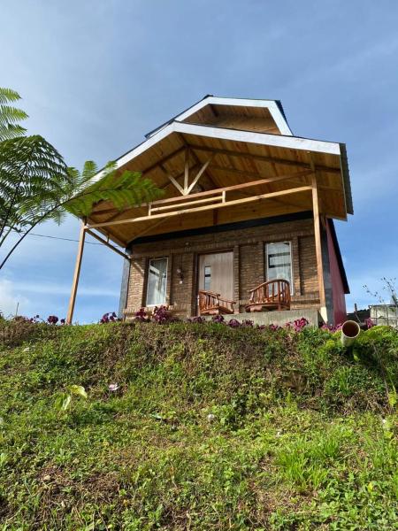 A la foto es mostra l'objecte Ulina Villa Lokan A Berastagi situat a la ciutat de Berastagi.