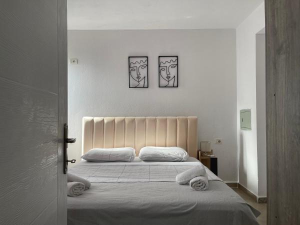 Downtown Boulevard enchanting apartment!, Tirana