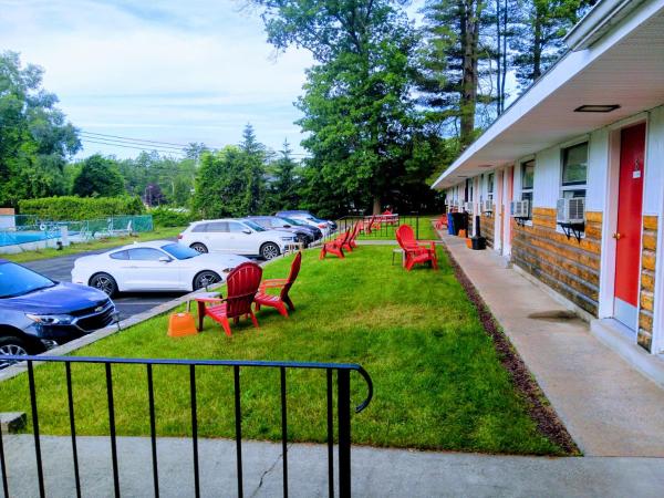 A la foto es mostra l'objecte Robin Hood Motel situat a la ciutat de Ballston Spa.