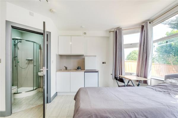 Modern Designer Studio Flat London, London