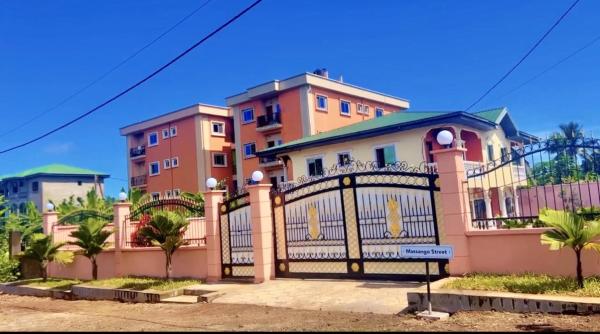 Nella foto è visibile l'oggetto Stunning 3-Bedrooms GuestHouse in Limbe Cameroon situato nella città di Limbe.