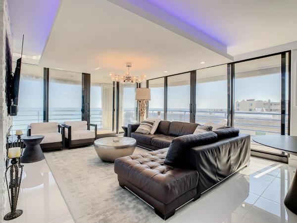 A la foto es mostra l'objecte Oceanfront View Wrap Around Balcony Luxury Corner Unit Ebb Tide 401 situat a la ciutat de Bethune Beach.