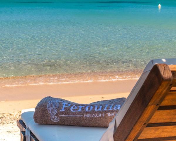 Na fotografii je vidět objekt Peroulia Beach Houses nacházející se ve městě Vounaria.