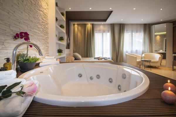 Perfect Romantic Getaway, Cozy Retreat with Jacuzzi, Барселона