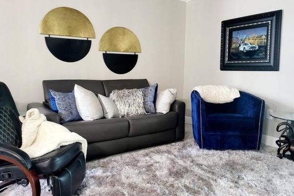 Na zdjęciu widoczny jest obiekt 1st Floor 2 bed 2 bath Waterfront Condo Madeira Beach położony w mieście St Pete Beach.