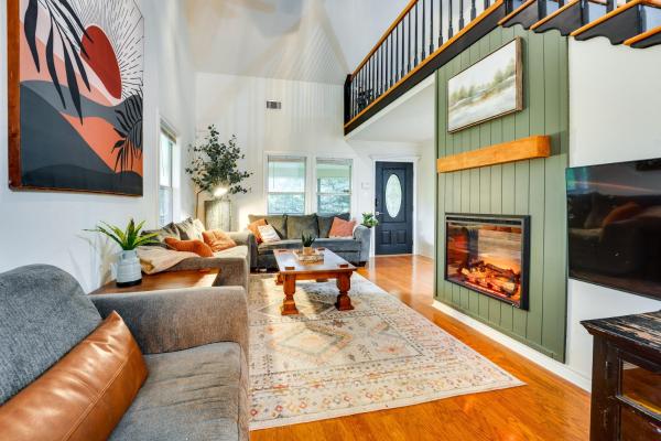 Riverfront Cuero Vacation Home W/ Spacious Deck!