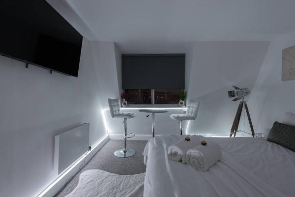 Parade Gardens Boutique Apartments- Central, Grade I Listed, 4K TVs, Hidden Views, Bath