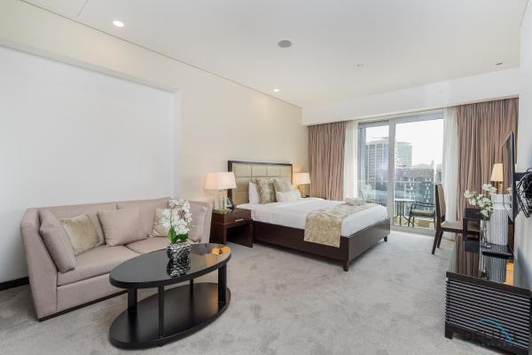 Na zdjęciu widoczny jest obiekt Urban Studio at The Address Residences Dubai Marina by Deluxe Holiday Homes położony w mieście Dubaj.